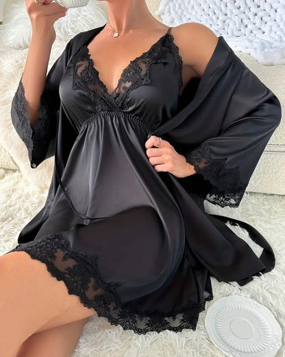 Pijama de cetim com renda para mulher®