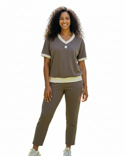 Conjunto elegante de top e calças com decote em V®